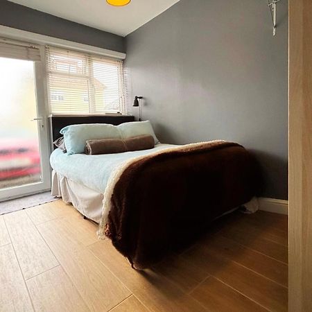 Shirley Apartments, Cozy Studio, Self Check In, 10 Min Drive To City Centre, Walking To Redbridge Train Station Southampton Buitenkant foto
