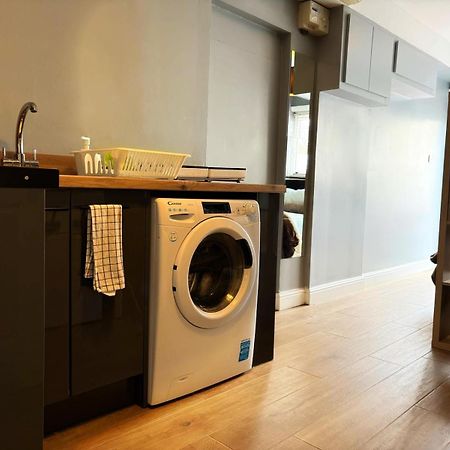 Shirley Apartments, Cozy Studio, Self Check In, 10 Min Drive To City Centre, Walking To Redbridge Train Station Southampton Buitenkant foto