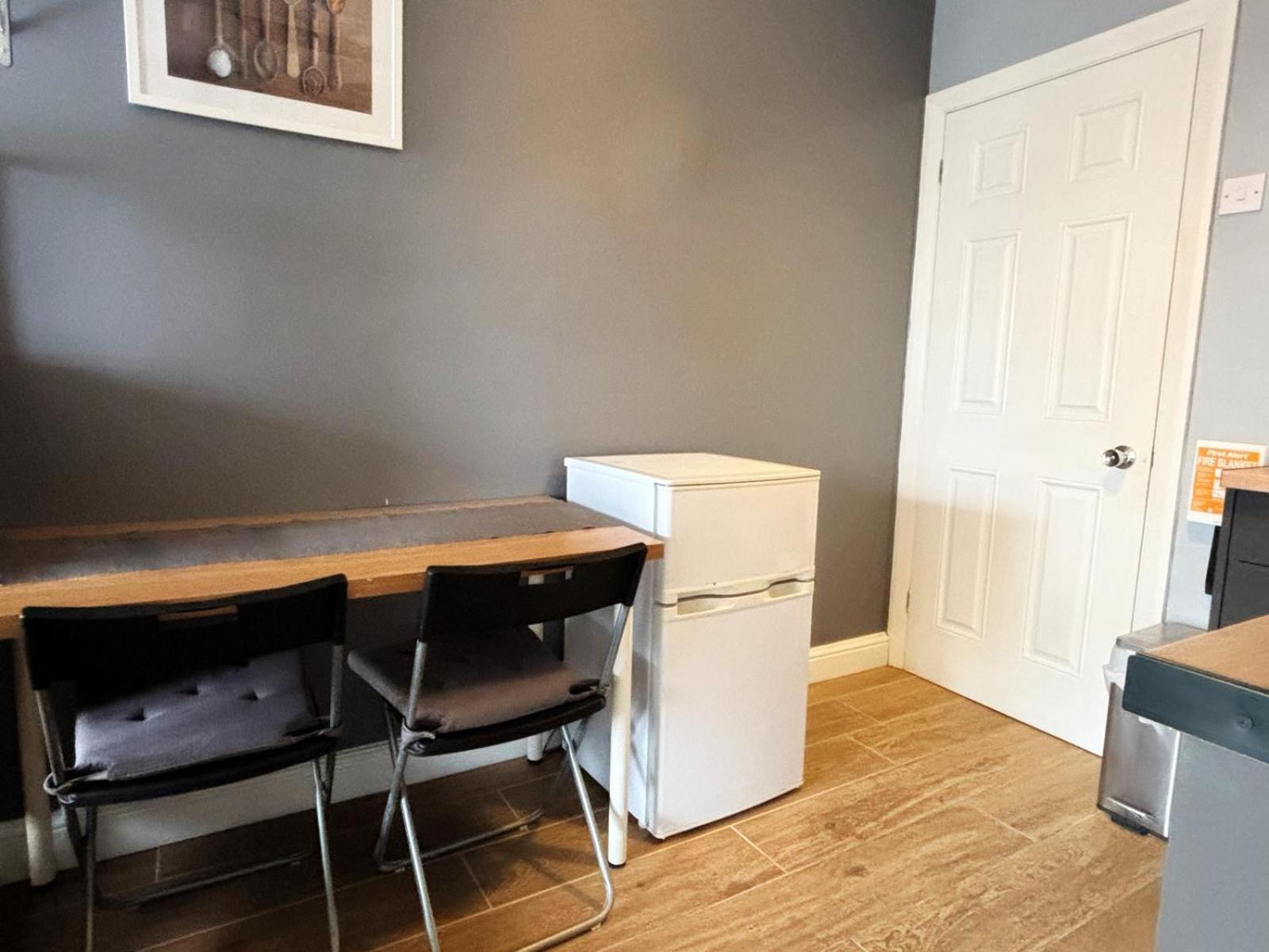 Shirley Apartments, Cozy Studio, Self Check In, 10 Min Drive To City Centre, Walking To Redbridge Train Station Southampton Buitenkant foto