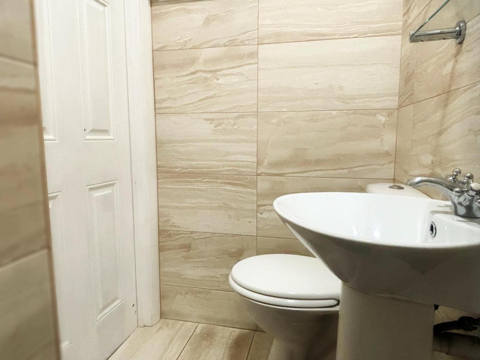 Shirley Apartments, Cozy Studio, Self Check In, 10 Min Drive To City Centre, Walking To Redbridge Train Station Southampton Buitenkant foto