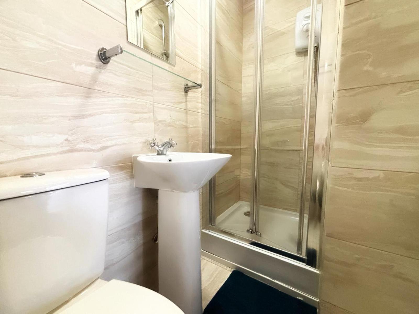 Shirley Apartments, Cozy Studio, Self Check In, 10 Min Drive To City Centre, Walking To Redbridge Train Station Southampton Buitenkant foto
